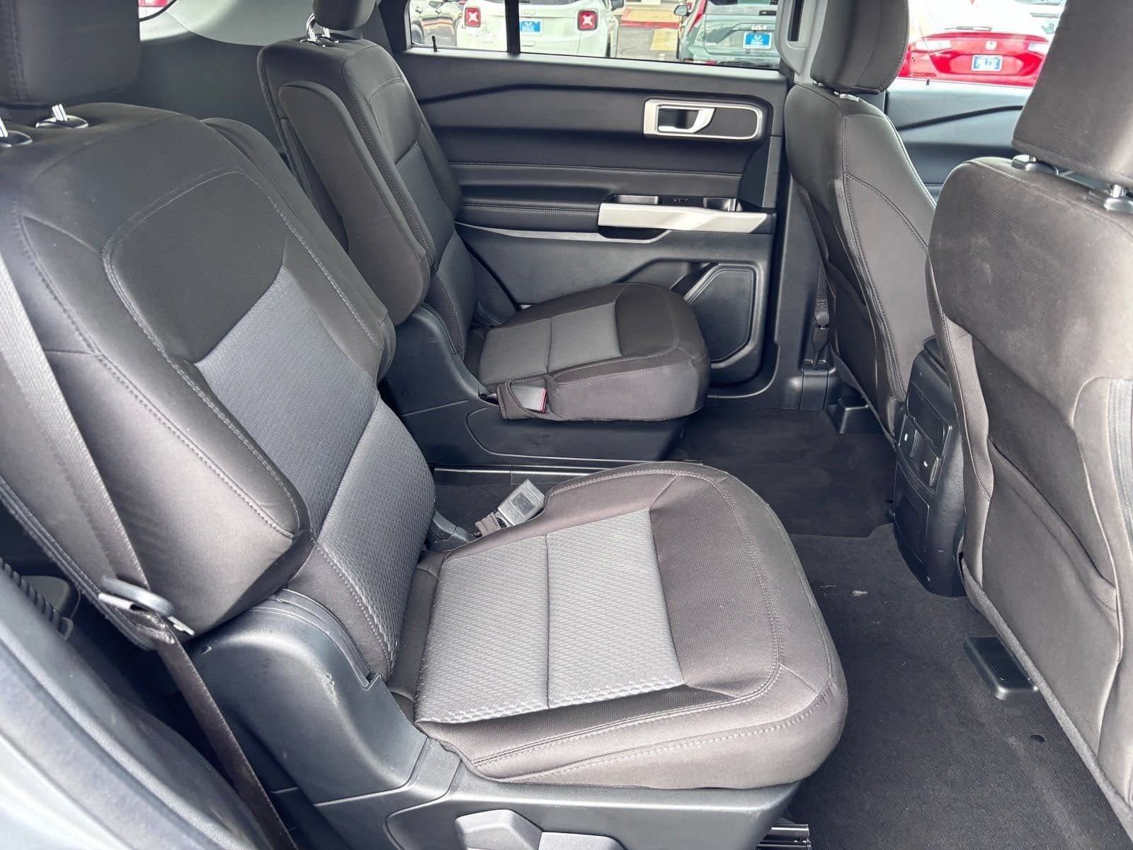Used 2023 Ford Explorer XLT AWD/4WD image 15
