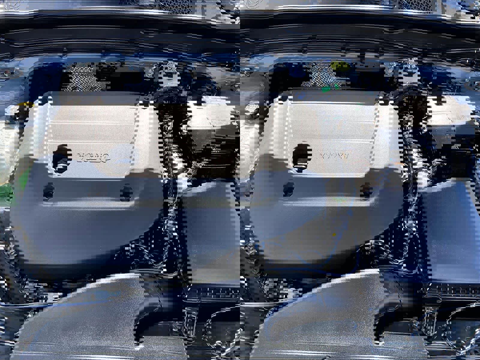 Used 2023 Volvo XC40 B5 Plus w/ Protection Package Premier image 12