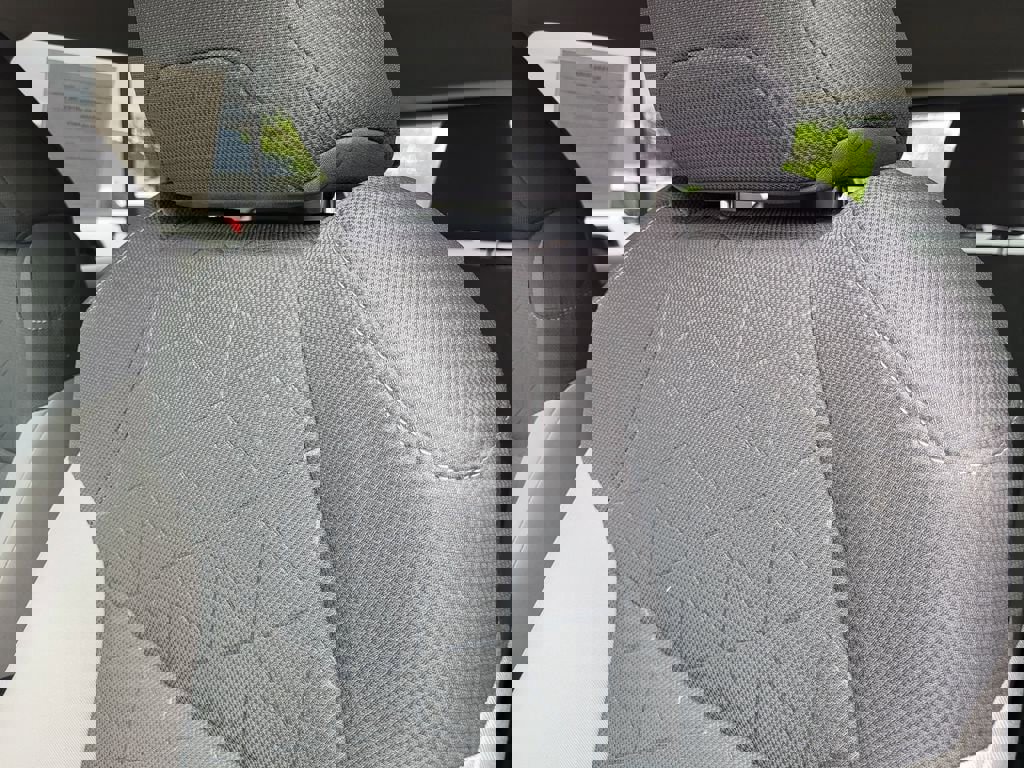 Used 2021 Toyota RAV4 XLE image 17