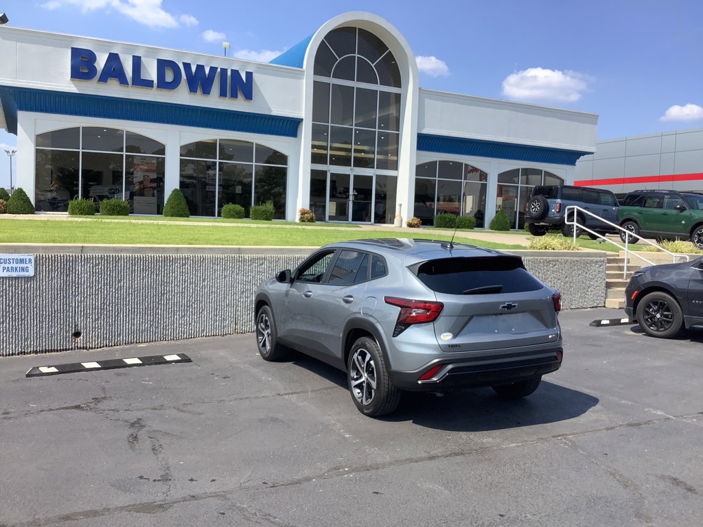 Used 2024 Chevrolet Trax RS w/ Sunroof Package image 5