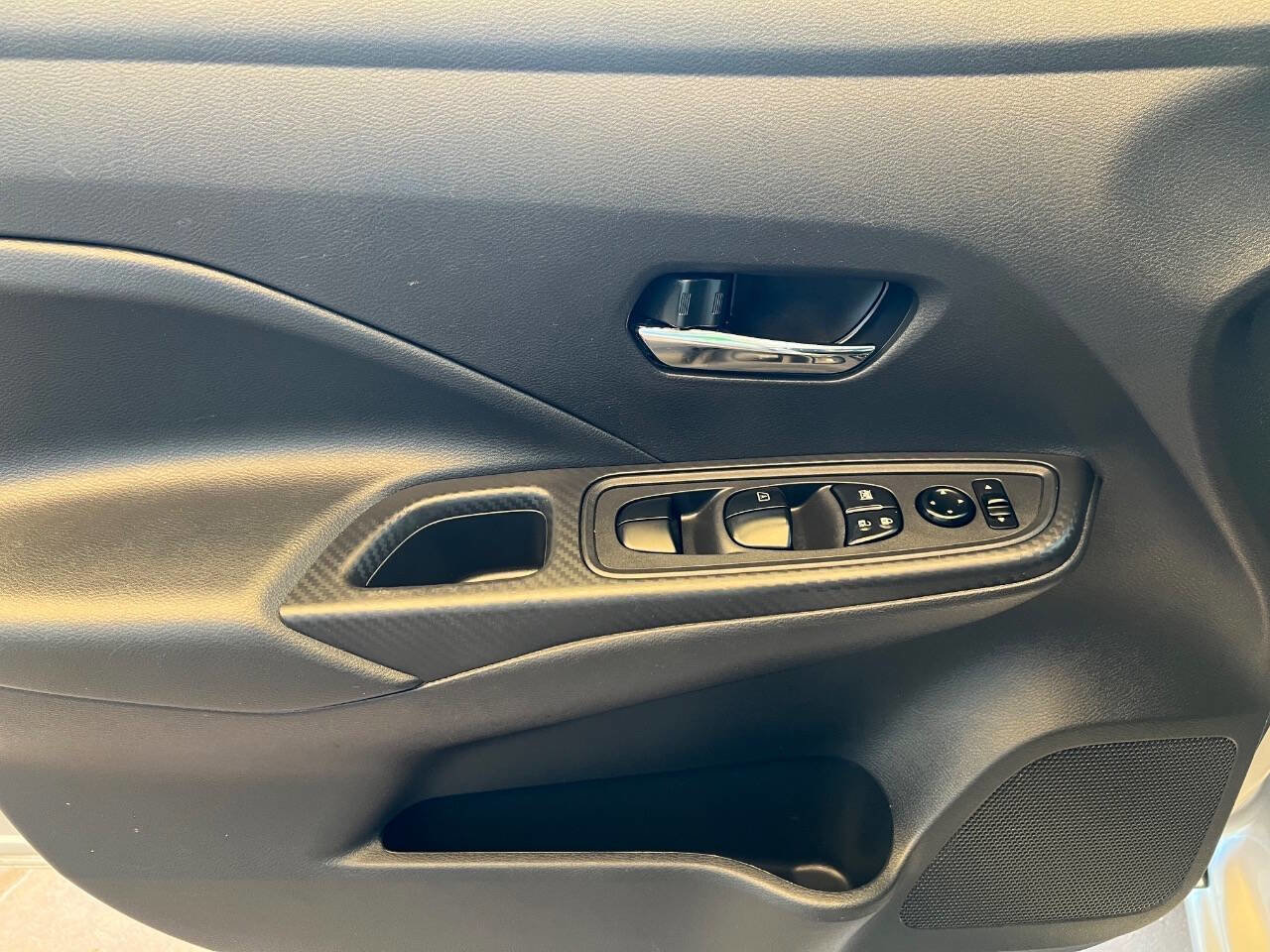 Used 2023 Nissan Versa SV image 8