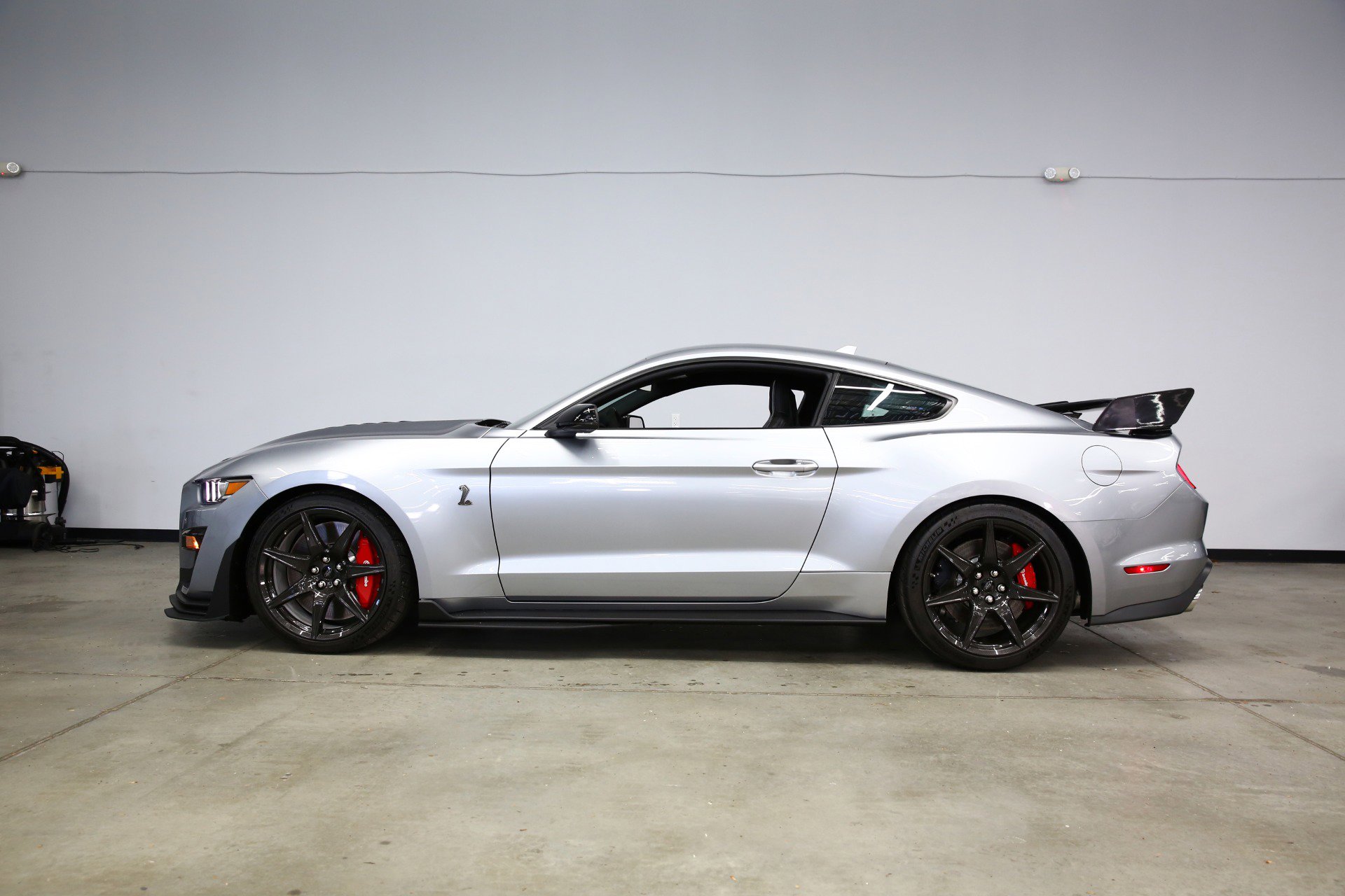 Used 2021 Ford Mustang Shelby GT500 w/ Carbon Fiber Track Pack RWD image 38
