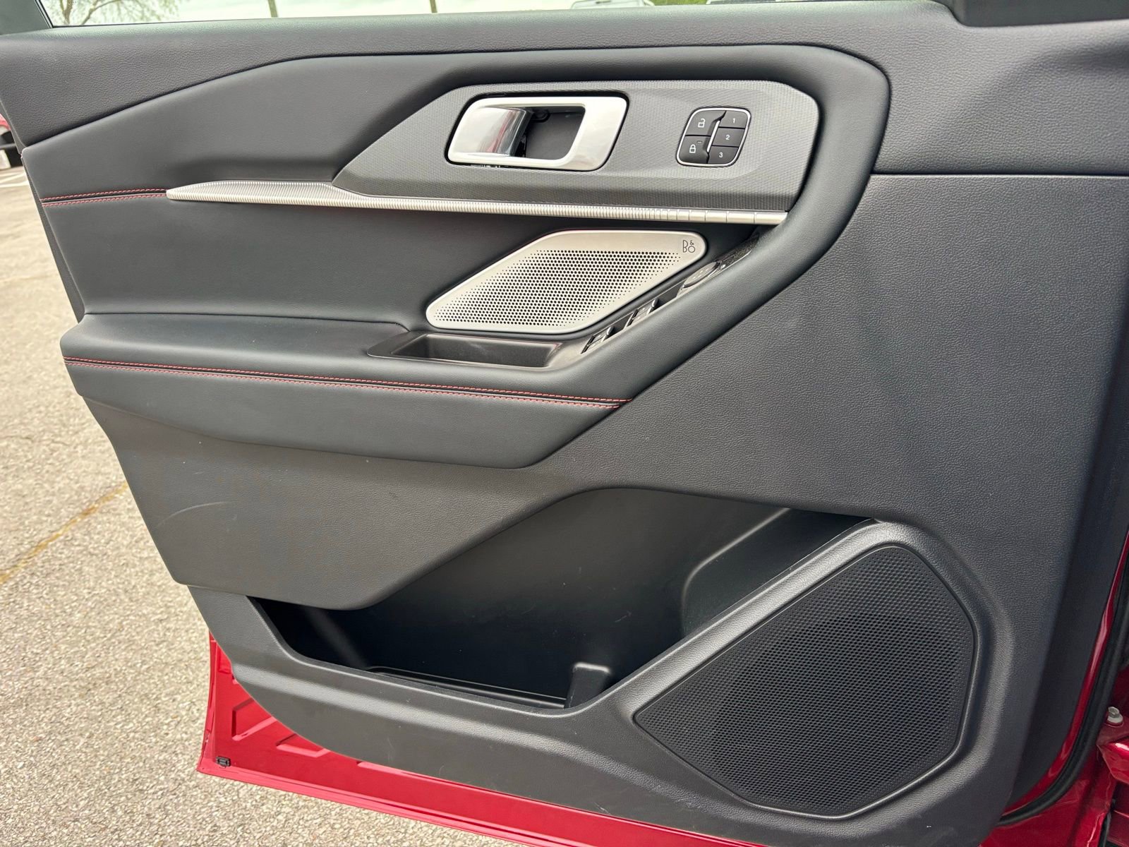 Used 2025 Ford Explorer ST image 16