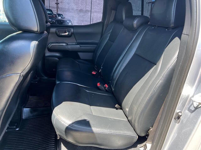 Used 2019 Toyota Tacoma TRD Sport image 18