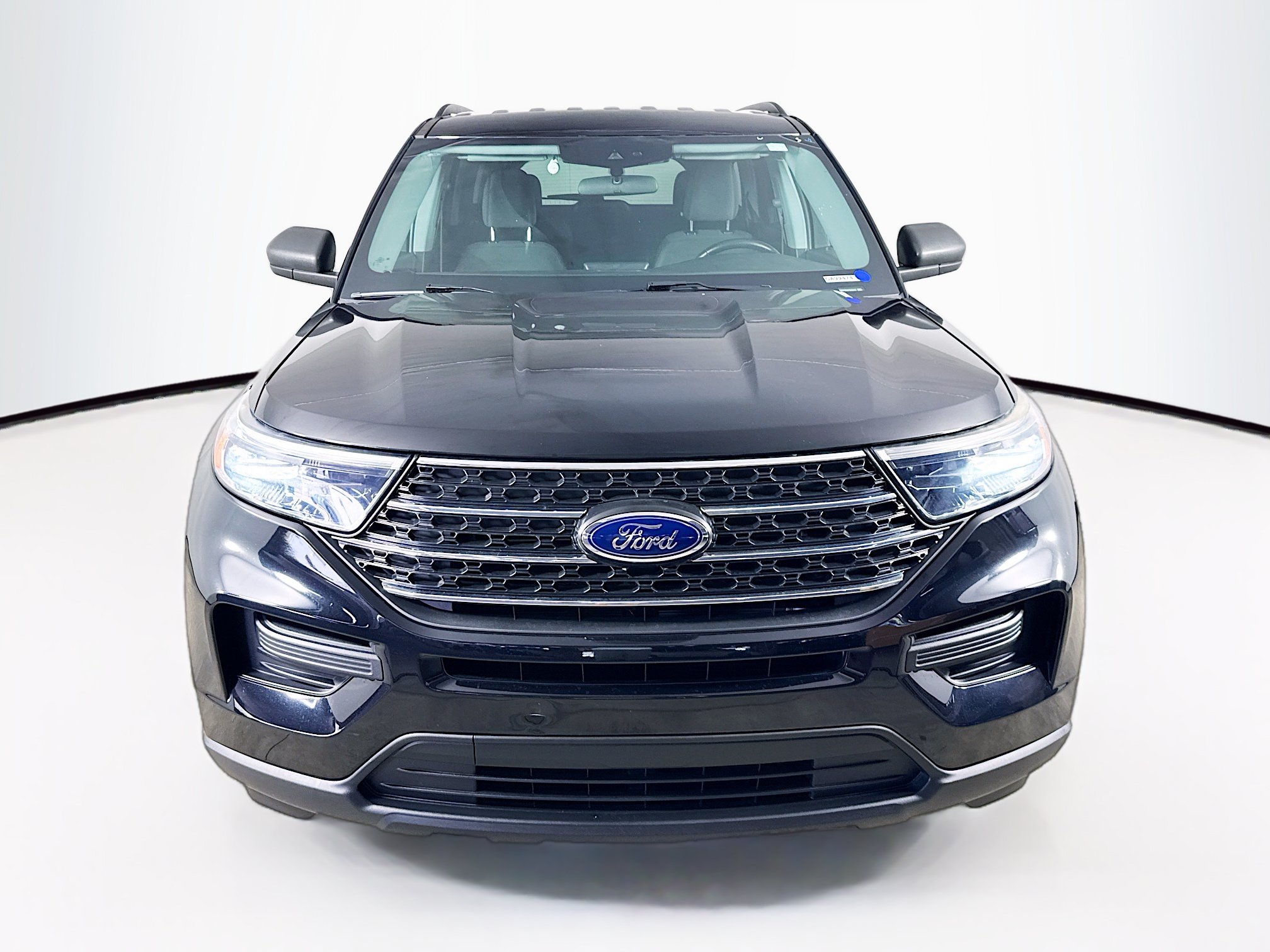 Used 2023 Ford Explorer XLT RWD image 3