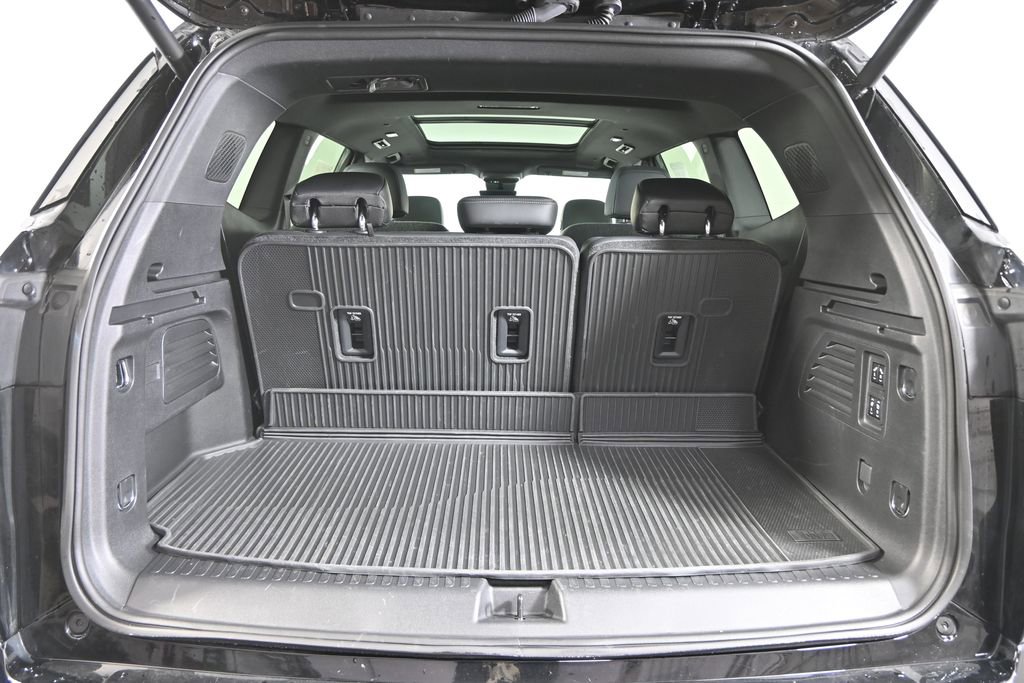 Used 2025 Buick Enclave Avenir image 17