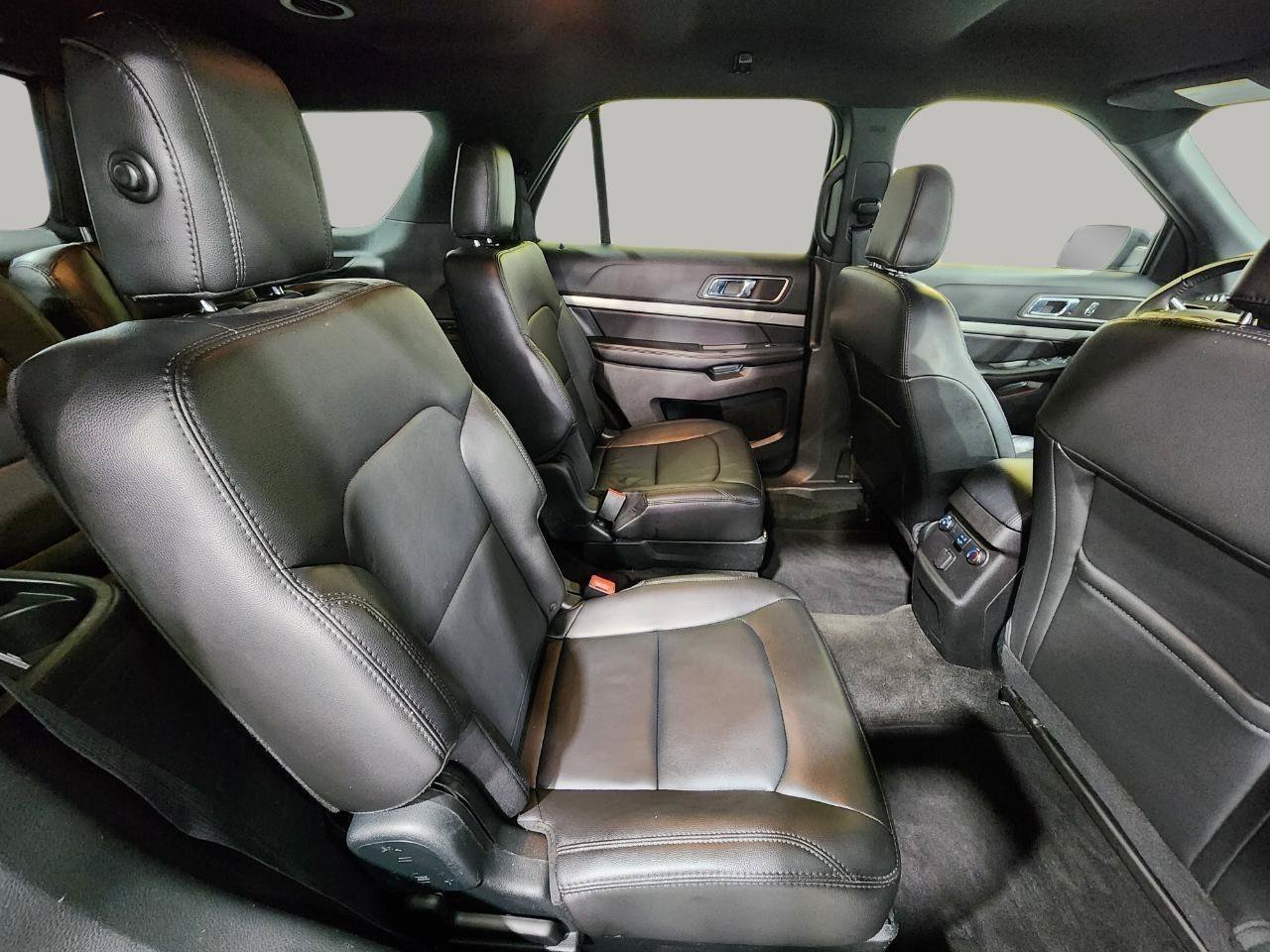Used 2018 Ford Explorer XLT w/ Equipment Group 202A AWD/4WD image 33