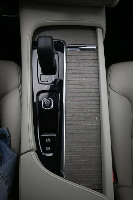 Used 2023 Volvo XC90 B6 Core w/ Protection Package Premier image 11