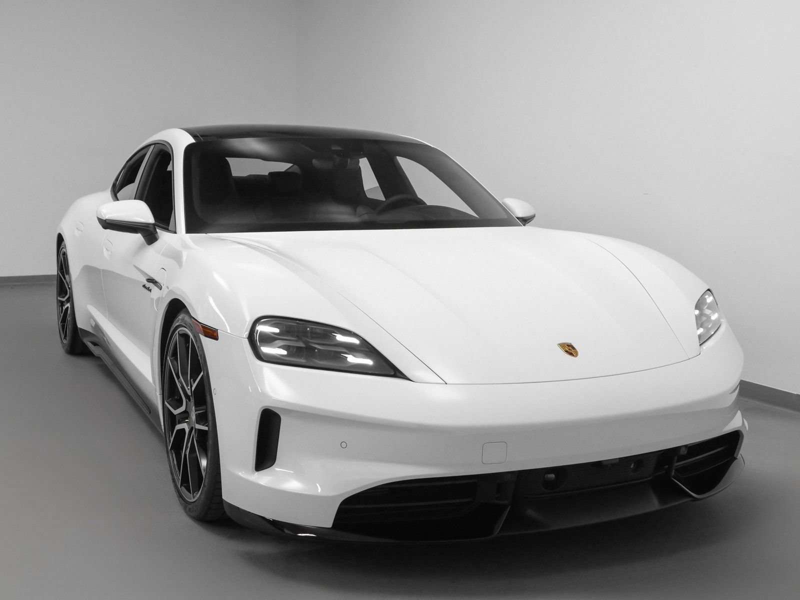 Used 2025 Porsche Taycan 4S AWD/4WD image 10