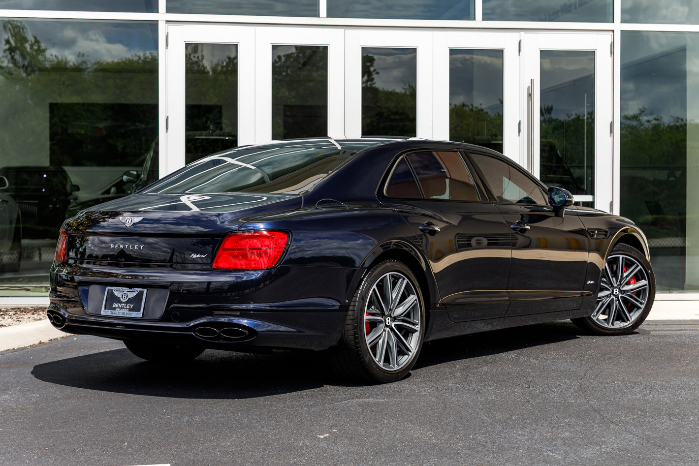 Used 2023 Bentley Flying Spur Azure AWD/4WD image 3