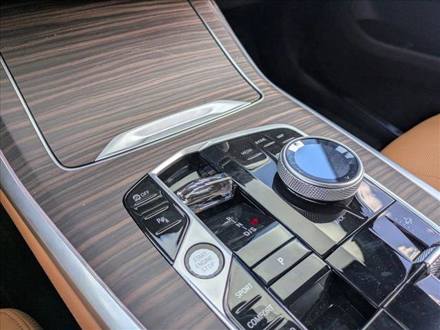 Used 2025 BMW X7 xDrive40i w/ Executive Package image 11