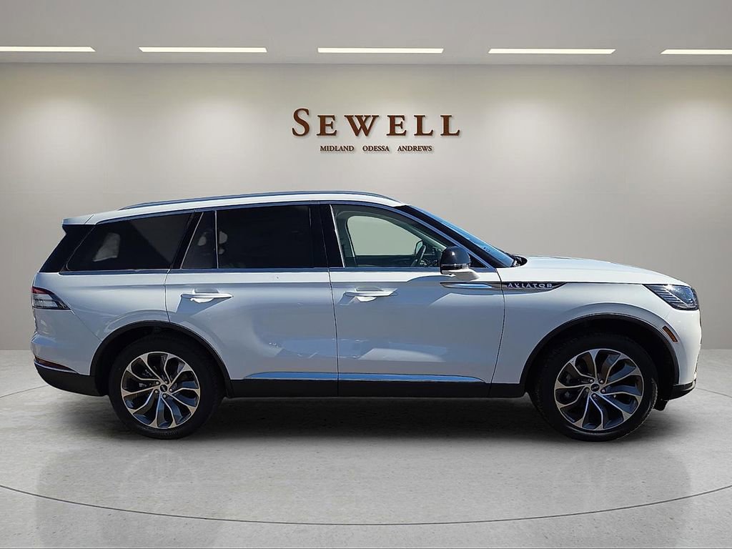 New 2026 Lincoln Aviator Reserve w/ Illumination Package AWD/4WD image 5