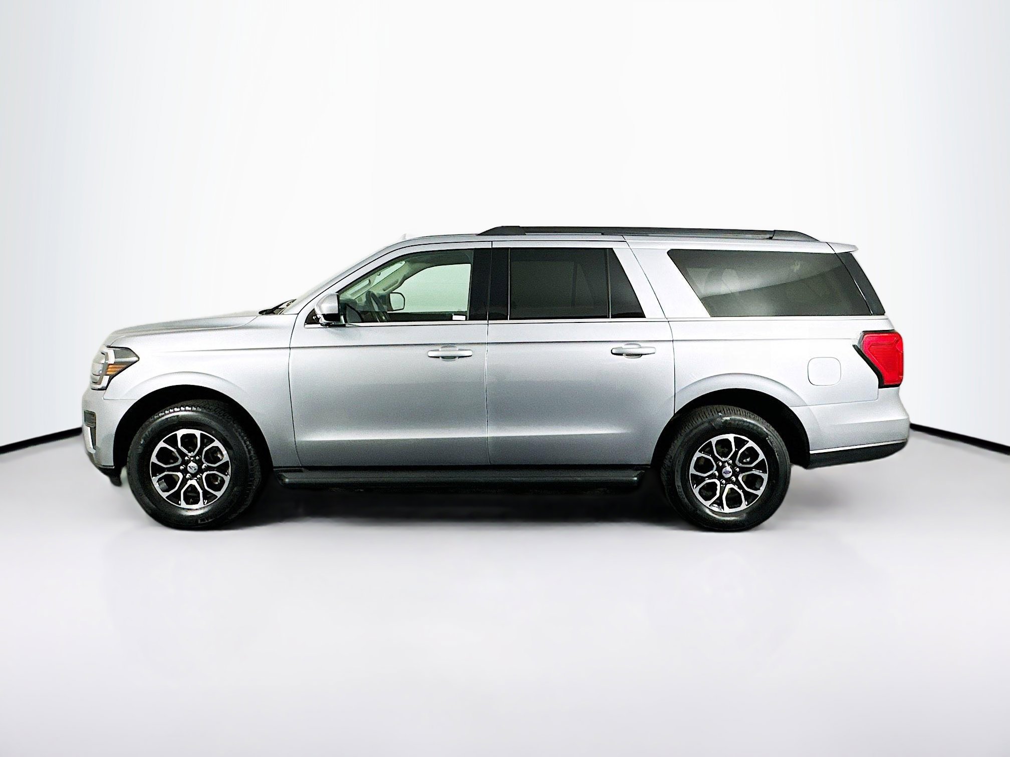 Used 2024 Ford Expedition Max XLT image 4