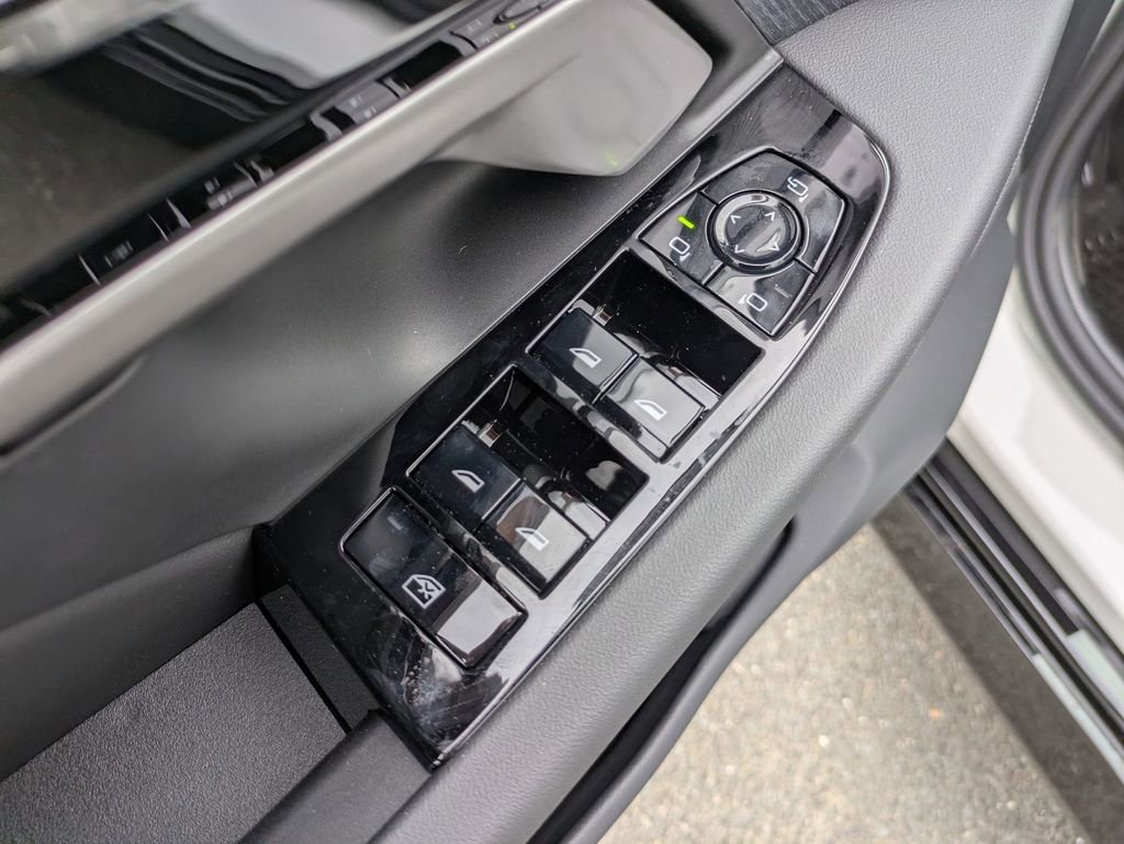 New 2026 BMW 530i xDrive w/ M Sport Package image 12