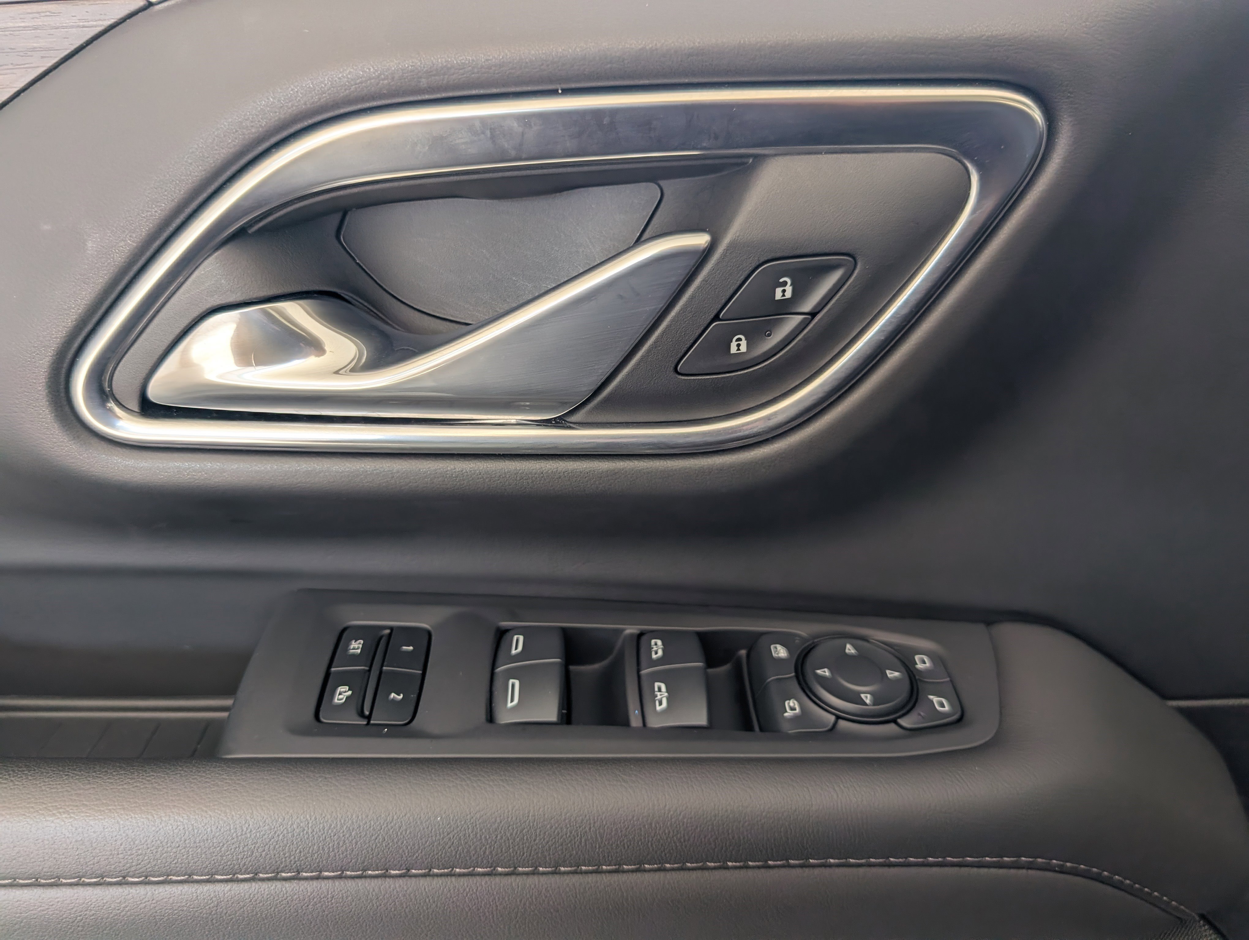 Used 2024 Chevrolet Tahoe Z71 w/ Z71 Off-Road Package image 16