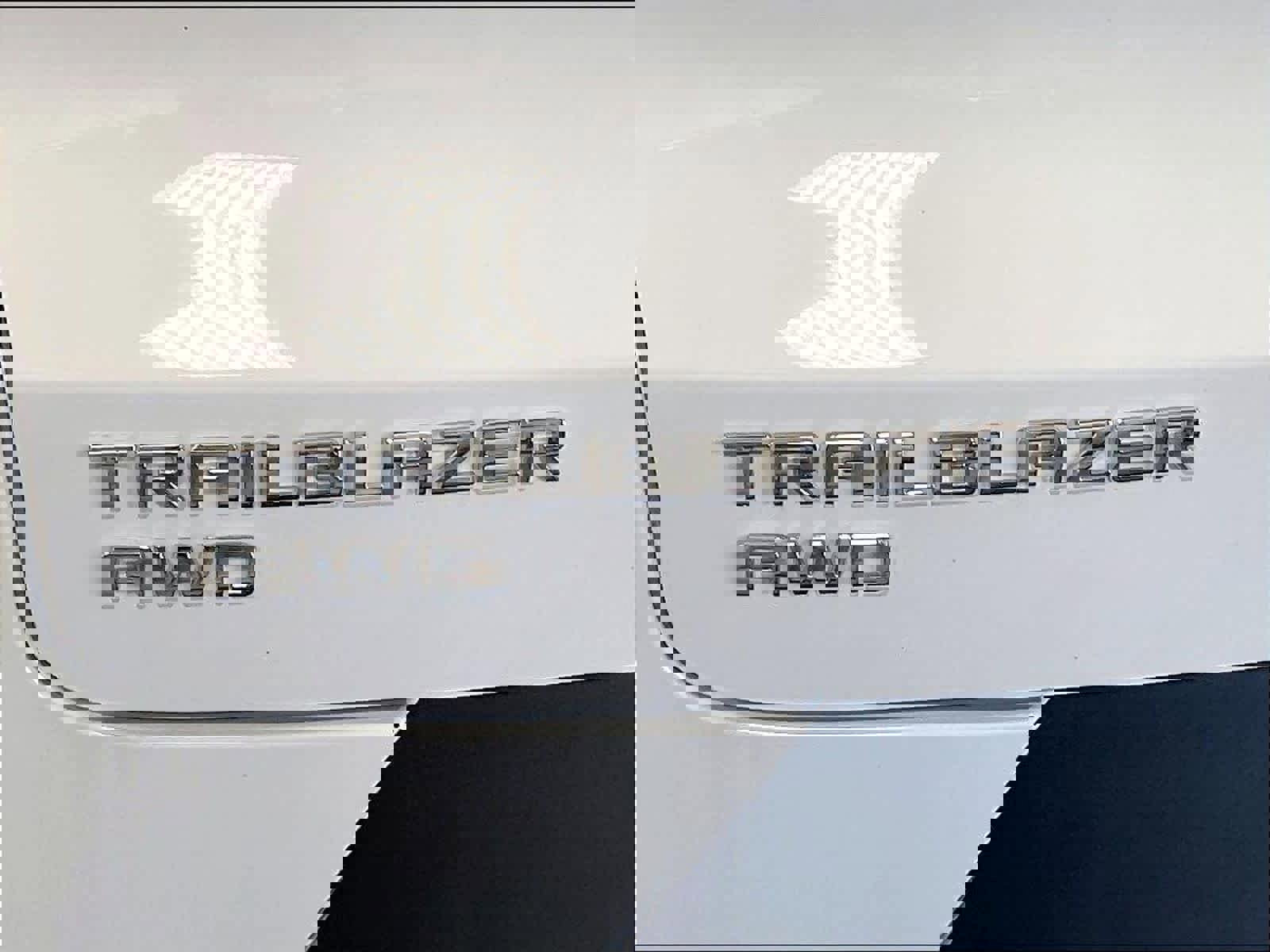 Used 2025 Chevrolet TrailBlazer LT AWD/4WD image 28