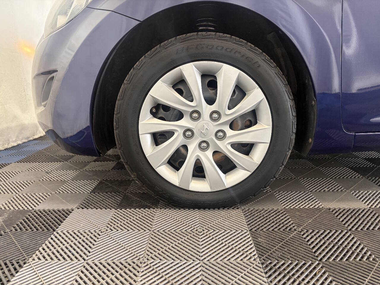 Used 2011 Hyundai Elantra GLS FWD image 25
