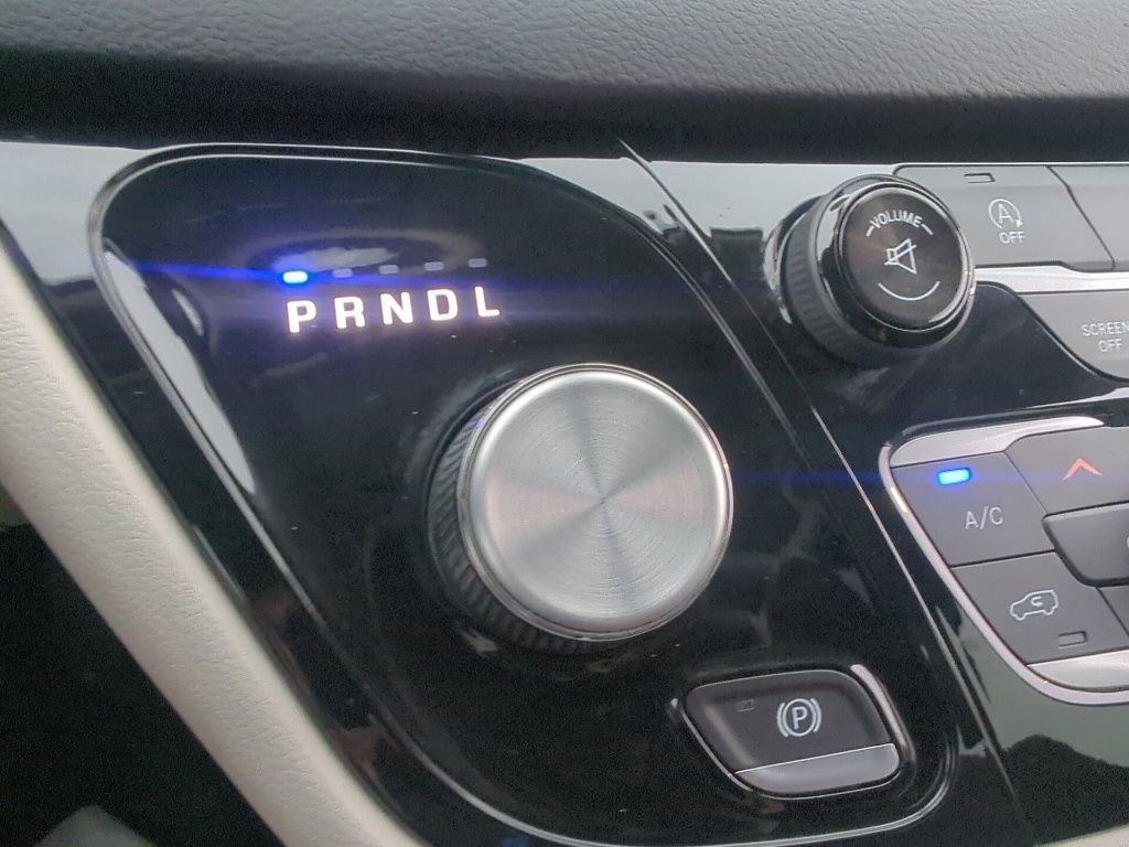 Used 2017 Chrysler Pacifica Touring Plus FWD image 27