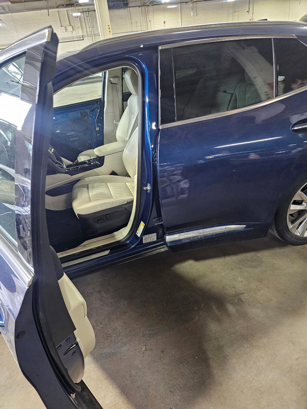 Used 2023 Buick Envision Avenir image 18
