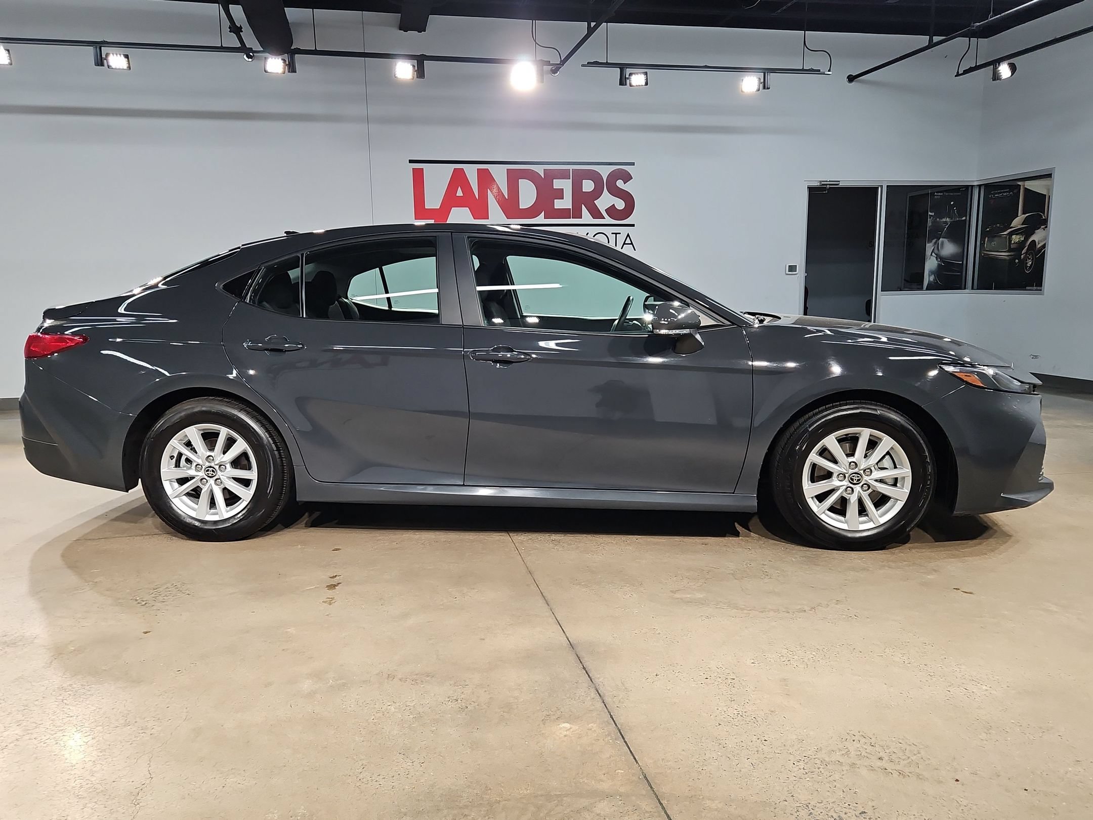 Used 2025 Toyota Camry LE w/ Convenience Package FWD image 8