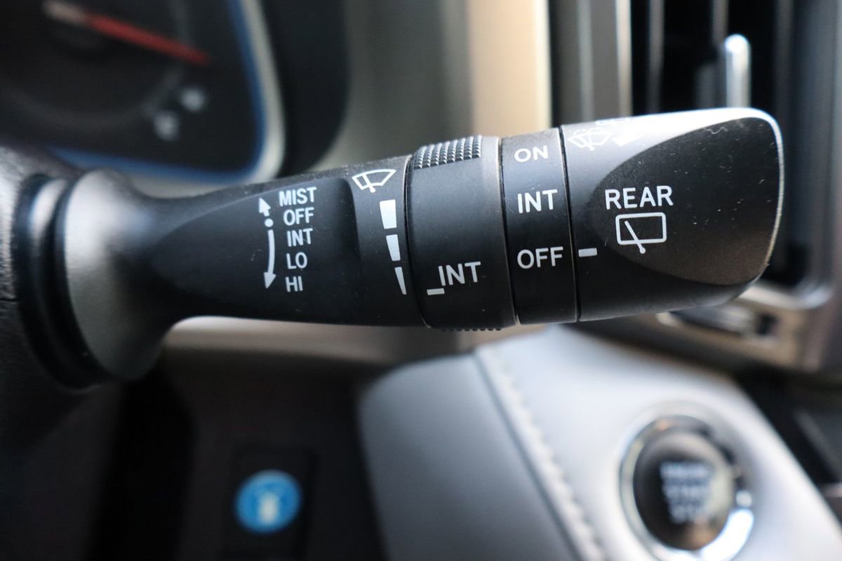 Used 2014 Toyota RAV4 Limited w/ Technology Package image 33