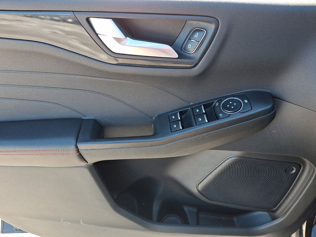 Used 2025 Ford Escape ST-Line image 23