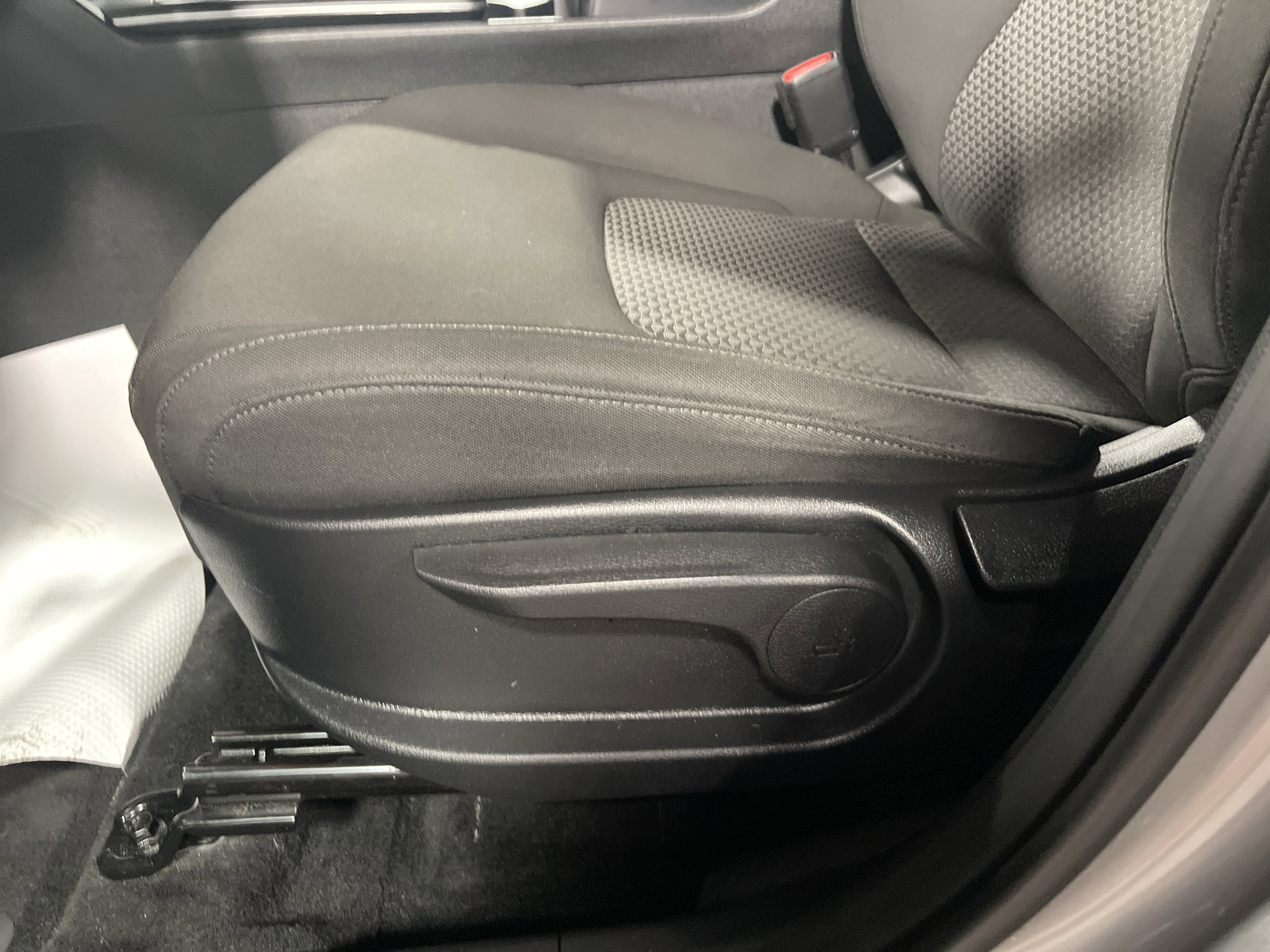 Used 2023 Kia Sportage LX image 9