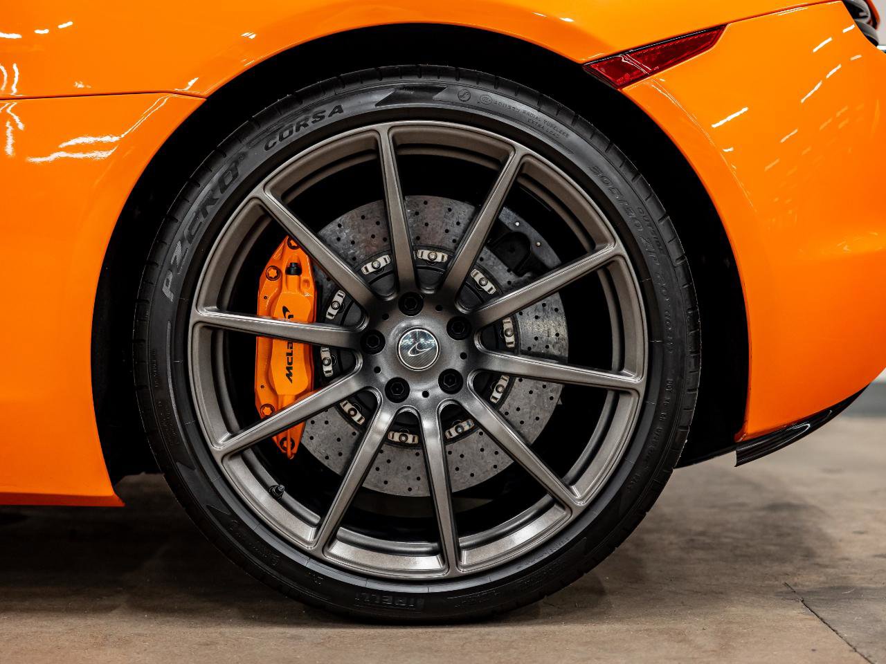 Used 2015 McLaren 650S Spider image 23