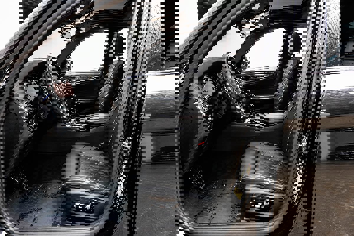 Used 2018 BMW M550i xDrive image 4