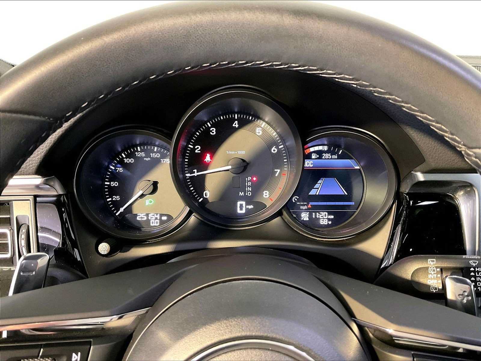Certified 2023 Porsche Macan AWD/4WD image 29