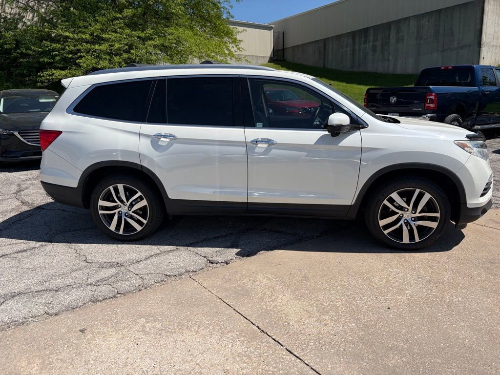Used 2017 Honda Pilot Touring image 4