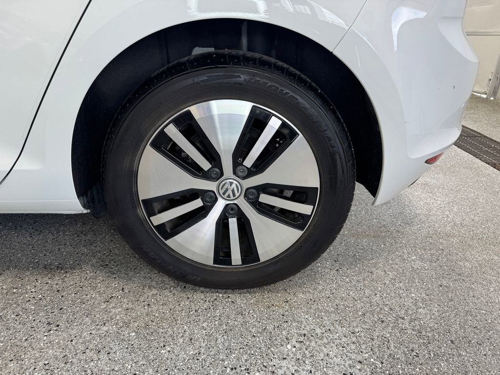 Used 2016 Volkswagen e-Golf SE w/ DC Fast Charging Package FWD image 27