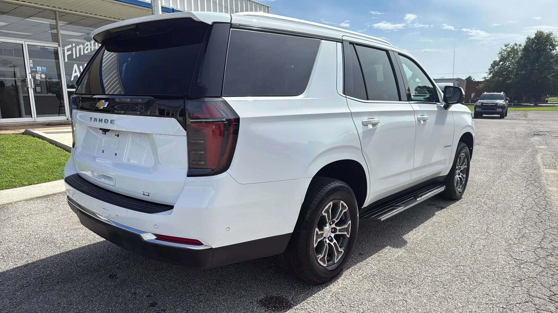 Used 2025 Chevrolet Tahoe LT RWD image 5