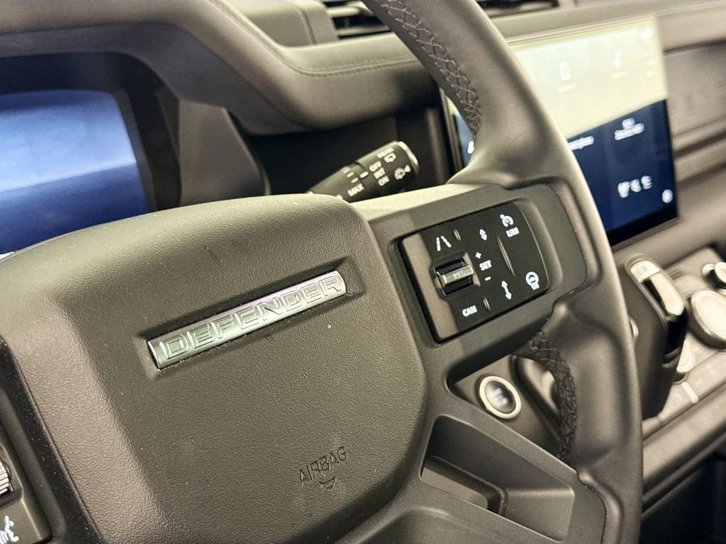 Used 2025 Land Rover Defender 110 X-Dynamic SE AWD/4WD image 19