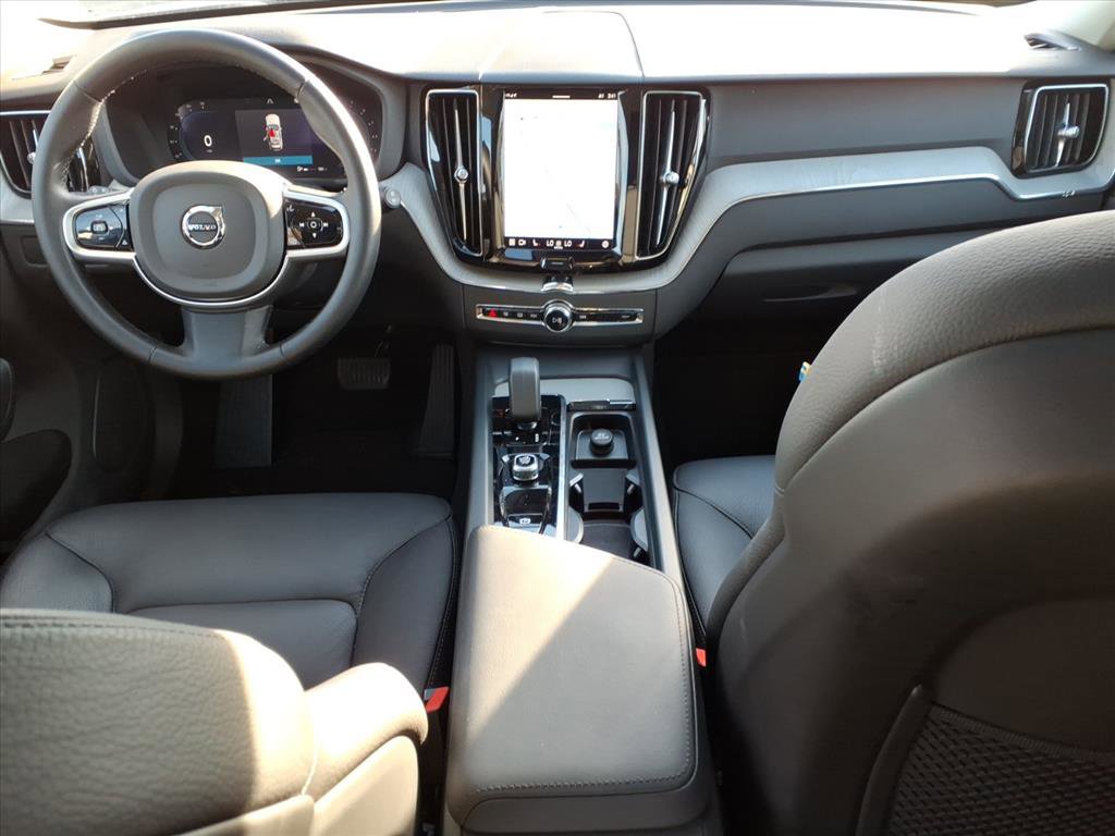 Certified 2025 Volvo XC60 B5 Plus image 8