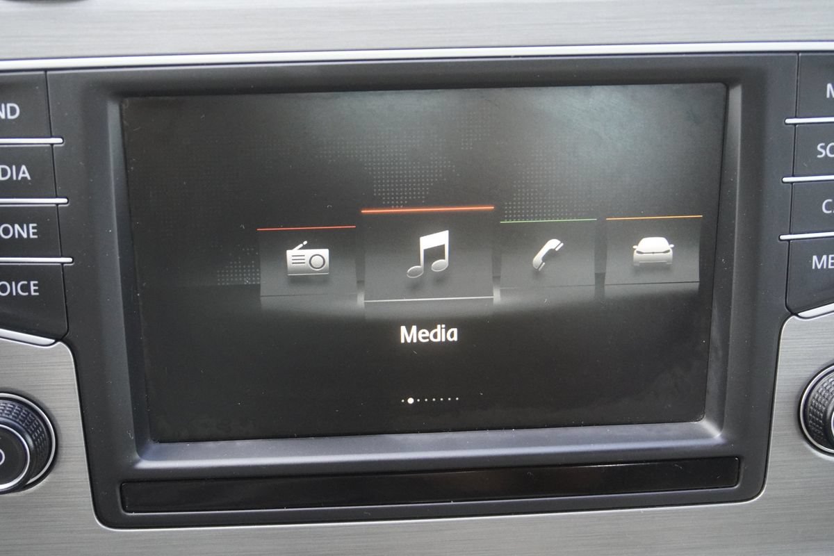 Used 2016 Volkswagen Golf S FWD image 18