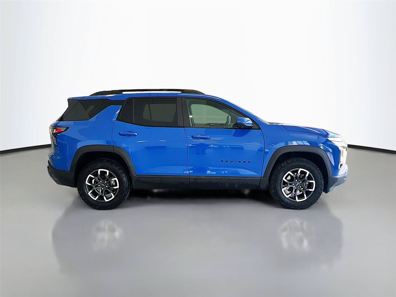 Used 2025 Chevrolet Equinox ACTIV w/ Safety and Technology Package FWD image 18
