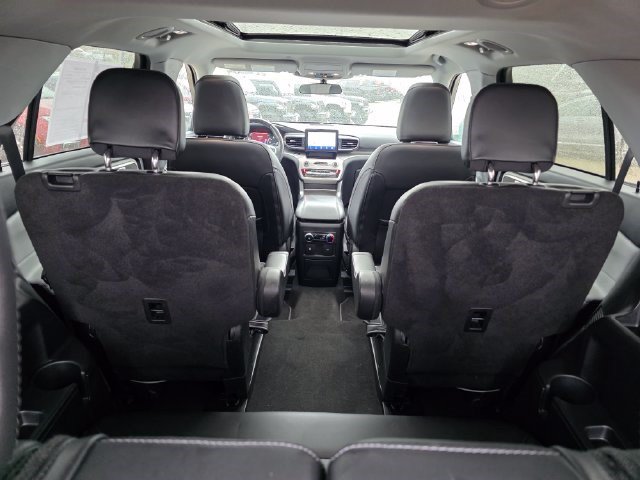 Used 2023 Ford Explorer XLT w/ Equipment Group 202A AWD/4WD image 11
