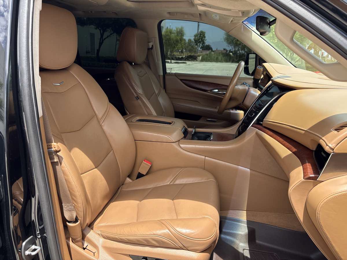 Used 2016 Cadillac Escalade Platinum AWD/4WD image 23
