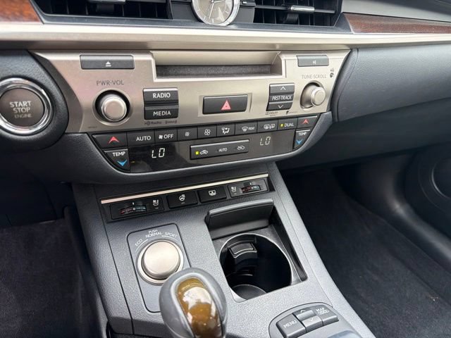 Used 2014 Lexus ES 350 w/ Luxury Package FWD image 21