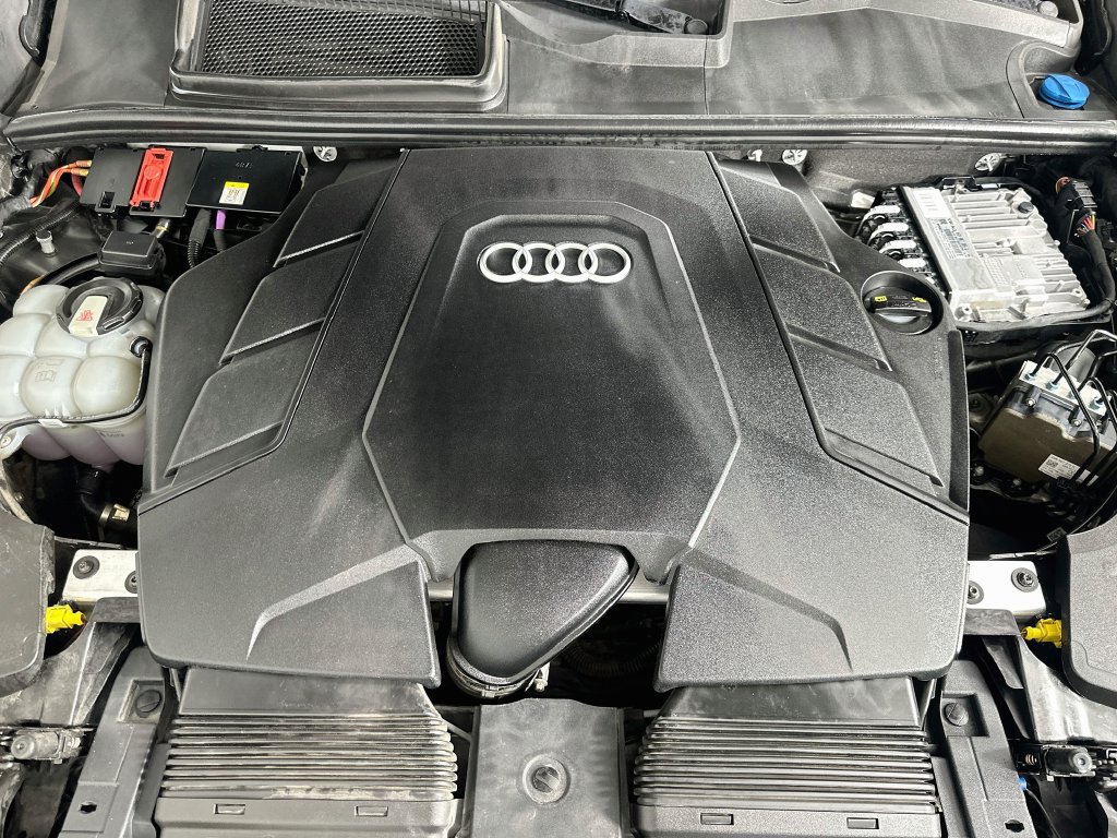 Used 2019 Audi Q8 Premium Plus w/ Premium Plus AWD/4WD image 31