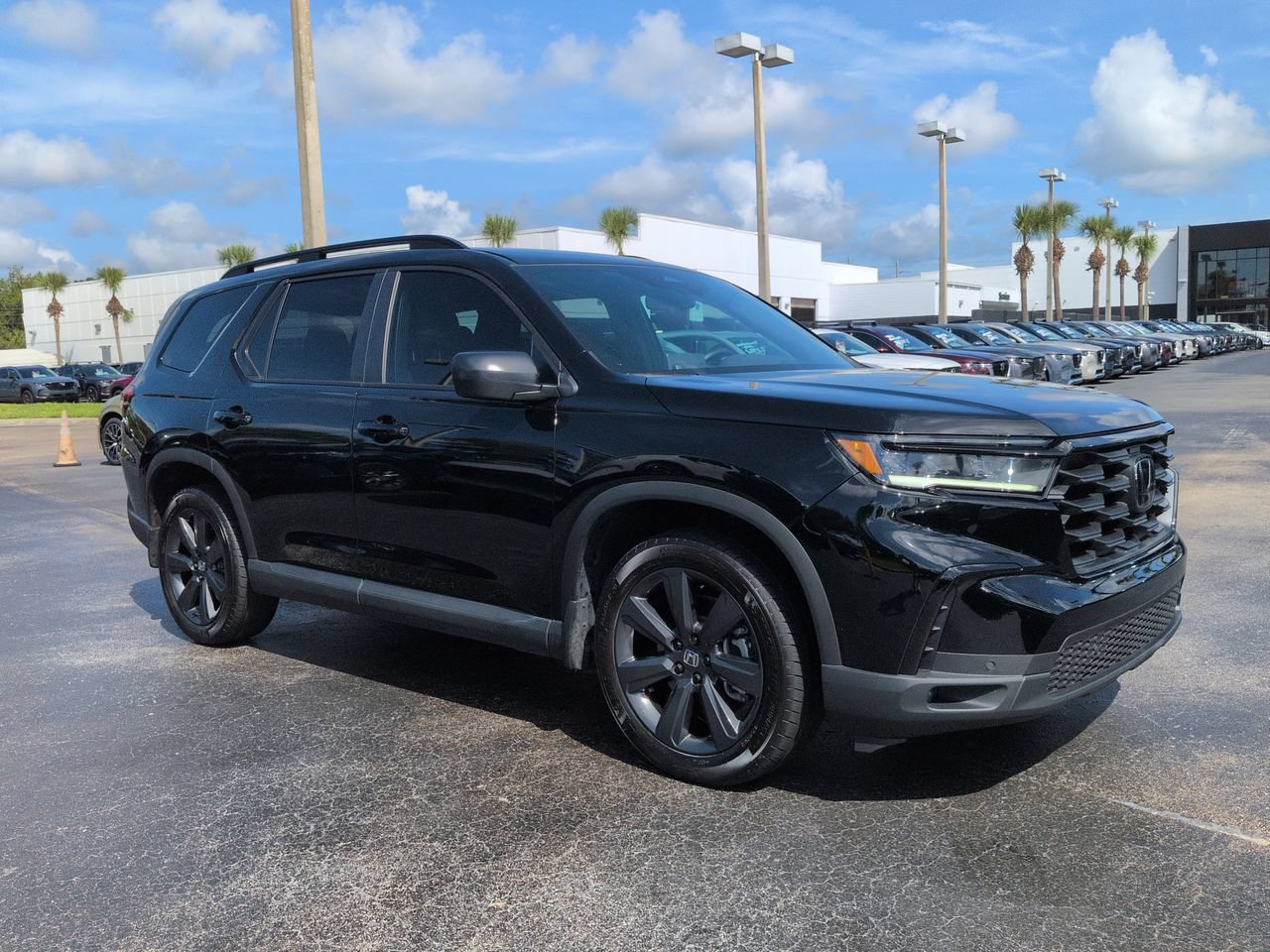 Used 2025 Honda Pilot Sport image 2