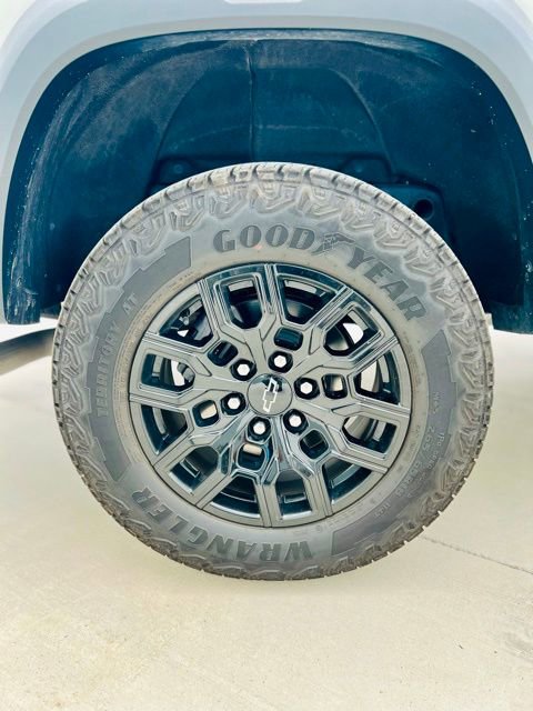 Used 2024 Chevrolet Colorado Trail Boss w/ Technology Package image 7