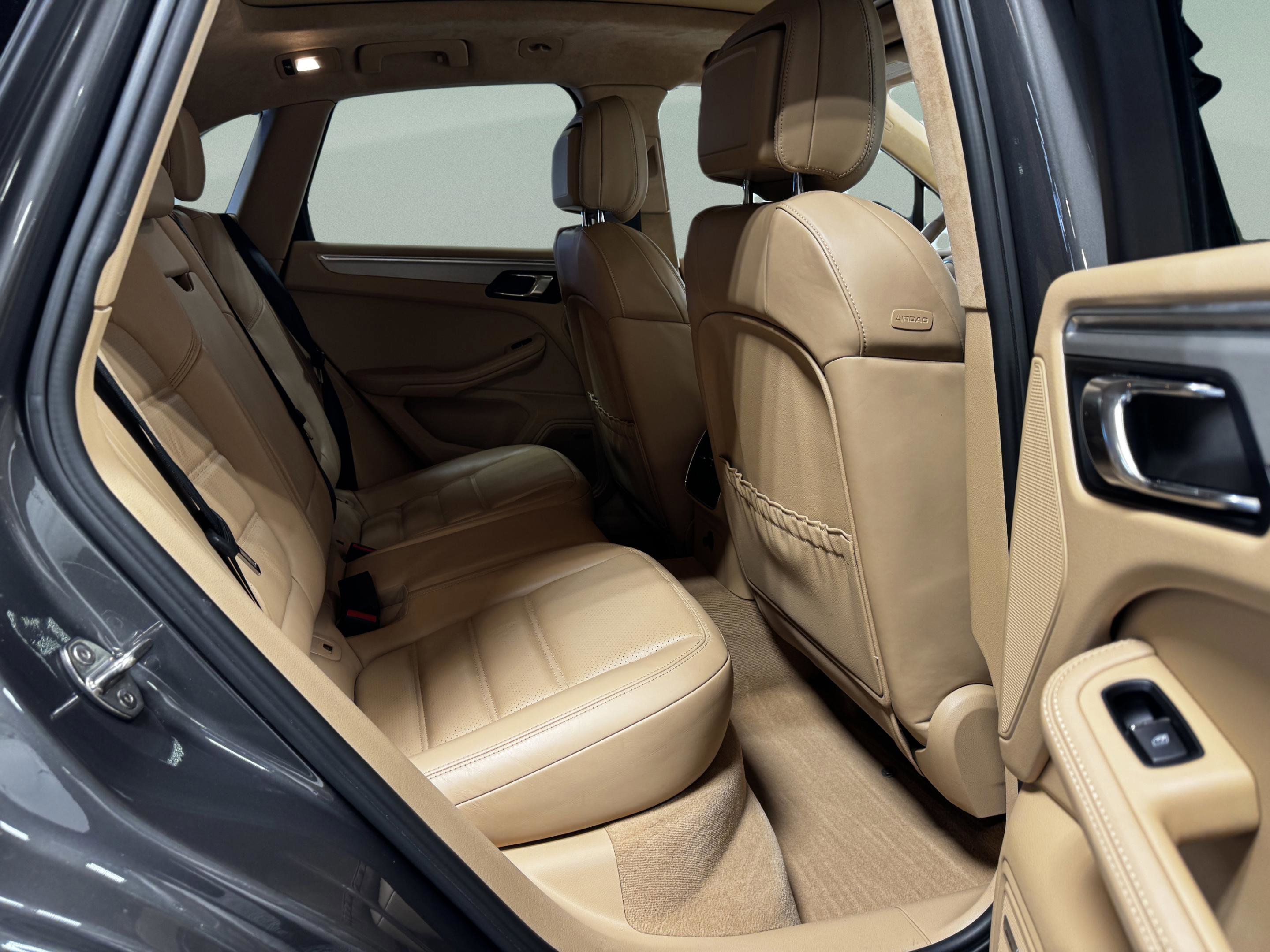 Used 2016 Porsche Macan Turbo image 40