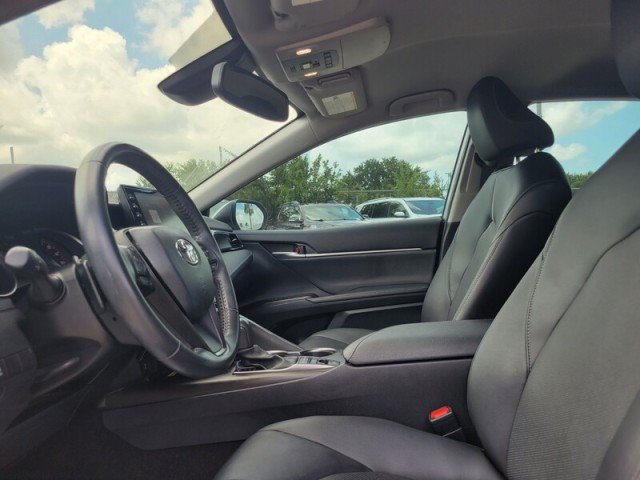 Used 2022 Toyota Camry XSE FWD image 11