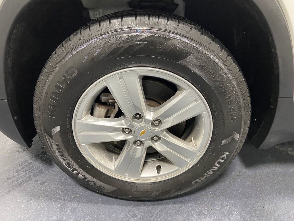 Used 2022 Chevrolet Trax LT w/ LT Convenience Package image 4