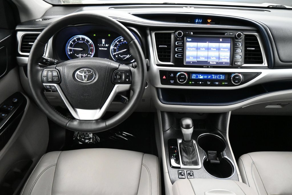 Used 2015 Toyota Highlander XLE FWD image 4