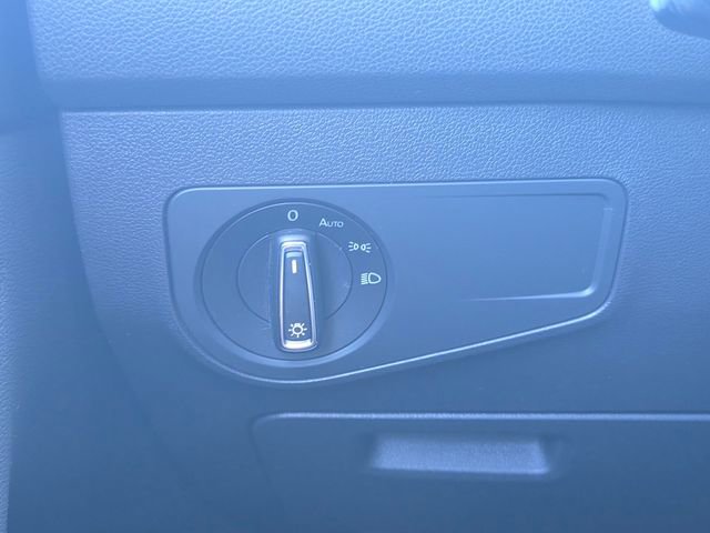 Used 2018 Volkswagen Tiguan SE FWD image 24