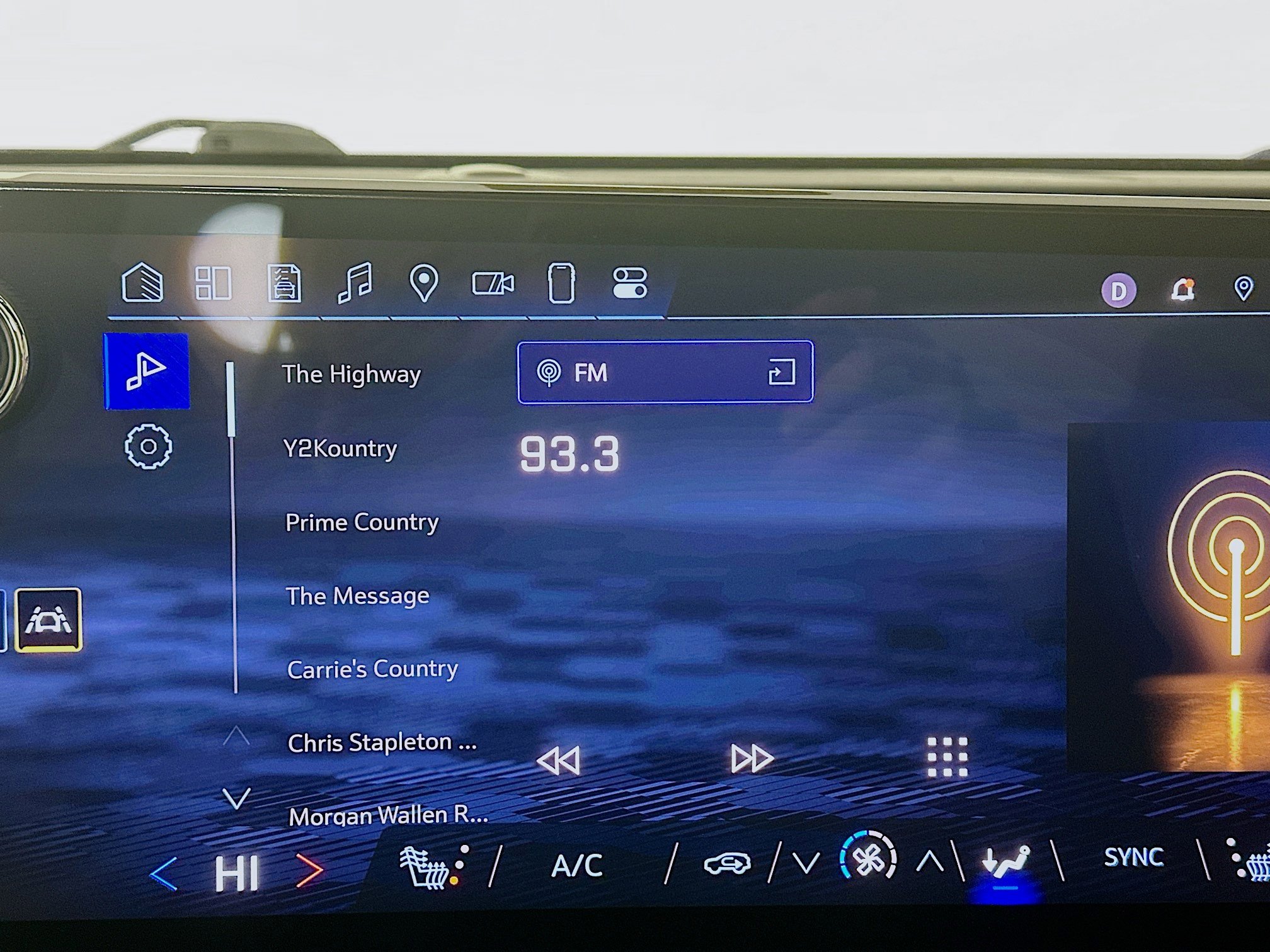 Used 2024 Chevrolet Traverse LT w/ Midnight/Sport Edition image 20