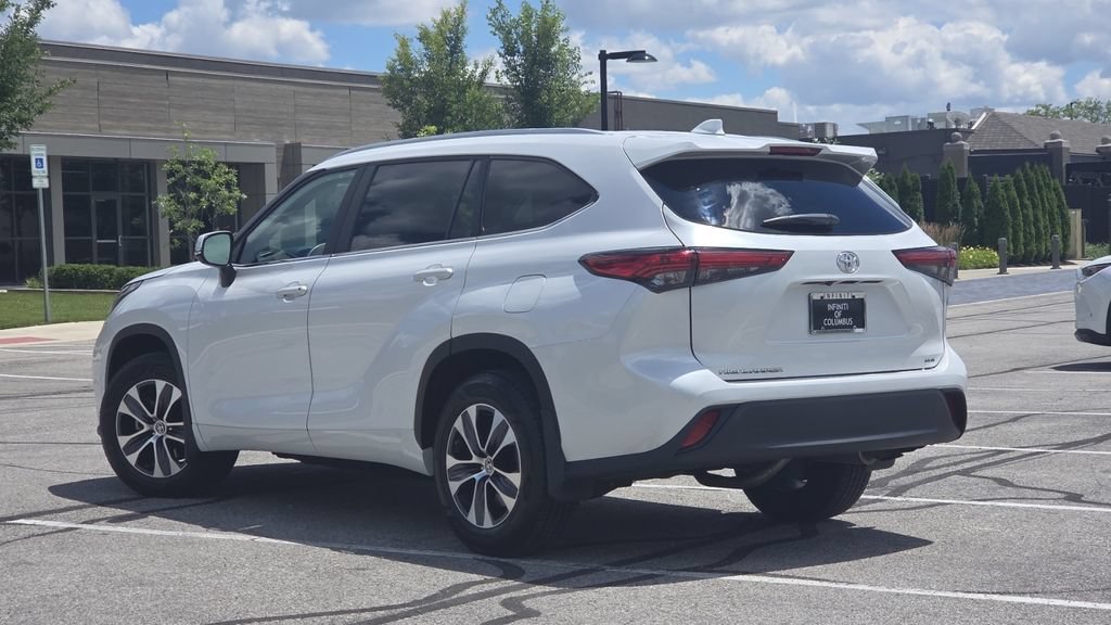 Used 2023 Toyota Highlander XLE FWD image 6